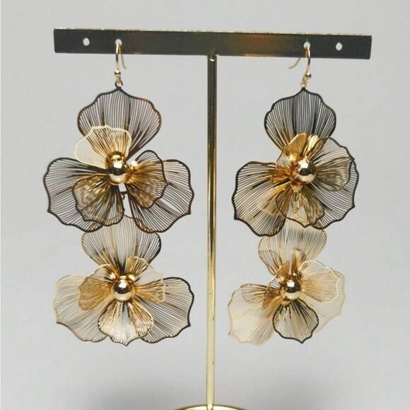 StatementādropāearringsāA590 - Picture 1 of 1